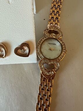 Women’s watch and pierced earrings watch works!